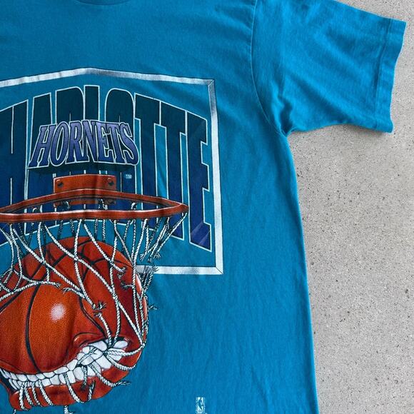 Vintage Charlotte Hornets NBA Basketball Hoop 90s Shirt Fits like Medium - Picture 5 of 6